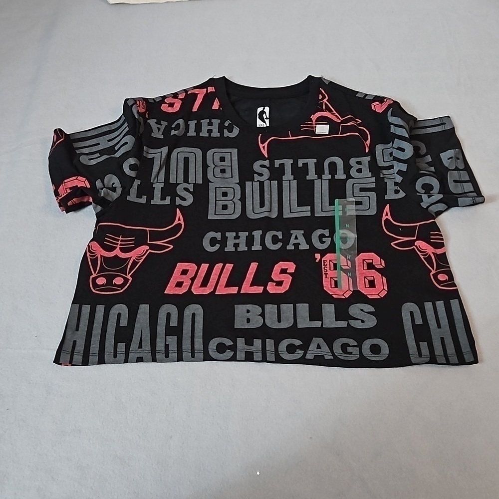 Chicago Bull Crop TShirt sz M Black Red Grey NWT
